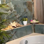 Апартаменты Gjonis House *